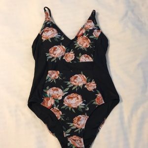 One piece Swimsuit/bathing suit size S